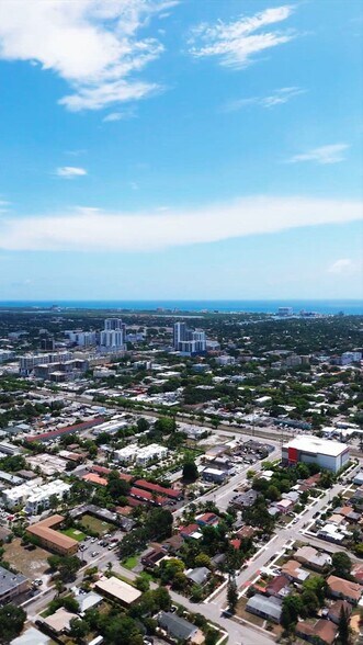 2135-2237 Washington St, Hollywood, FL à vendre - Vidéo sur l’inscription commerciale - Image 2 de 36