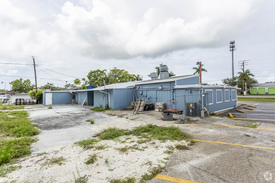 16641 San Carlos Blvd, Fort Myers, FL à vendre - Photo du bâtiment - Image 2 de 3