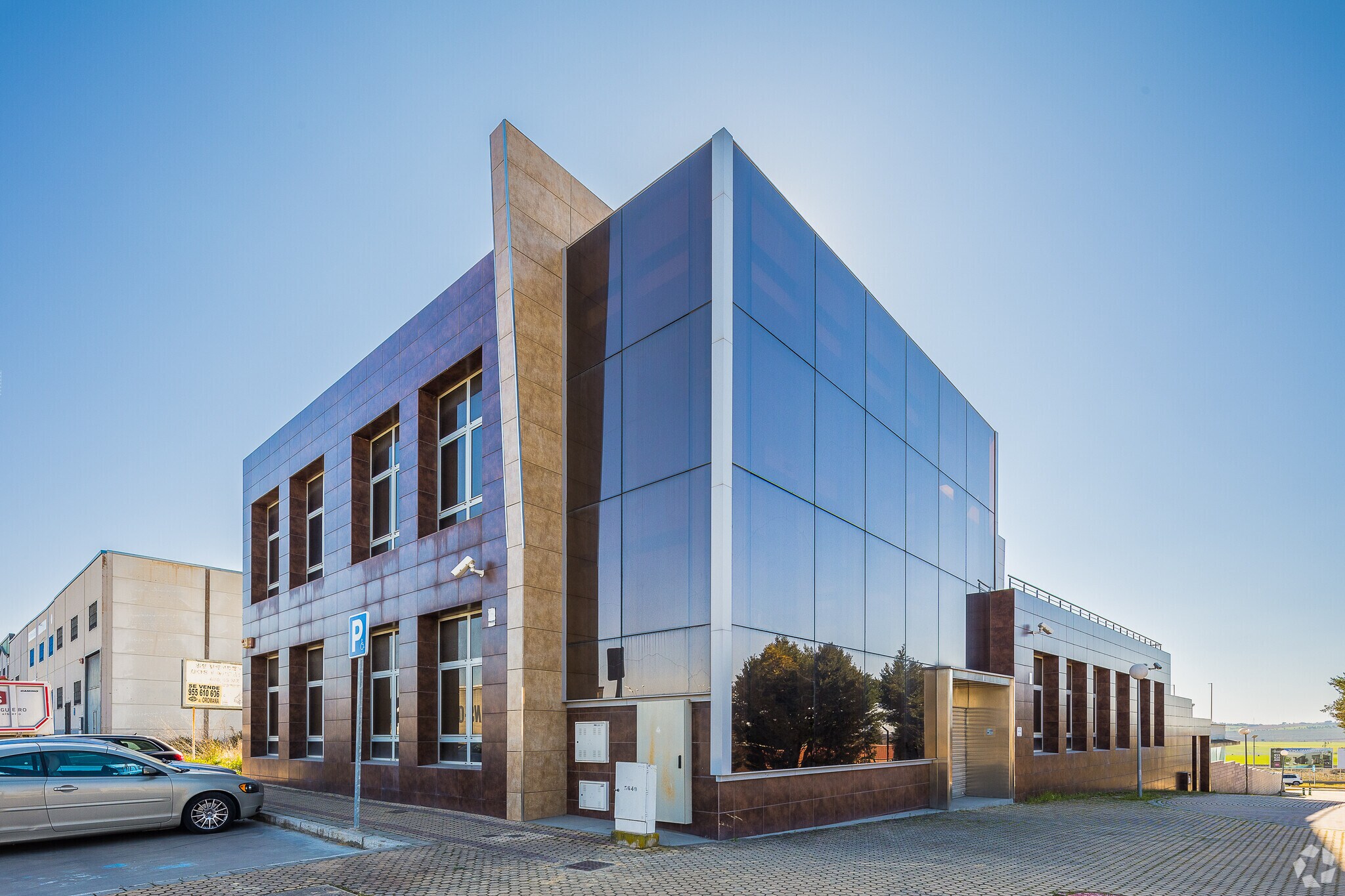 Office in Alcalá de Guadaíra, Sevilla for sale Primary Photo- Image 1 of 5