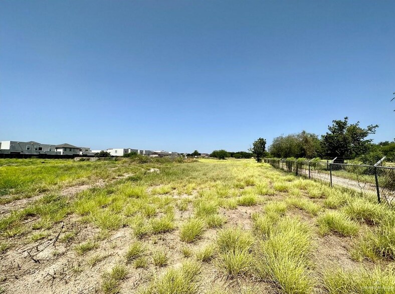 3513 N Shary Rd, Mission, TX à vendre - Photo du bâtiment - Image 2 de 5