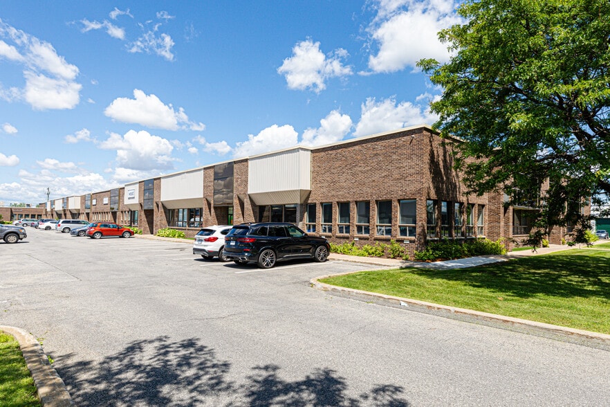 3465-3545 Boul Thimens, Montréal, QC for lease - Building Photo - Image 3 of 10
