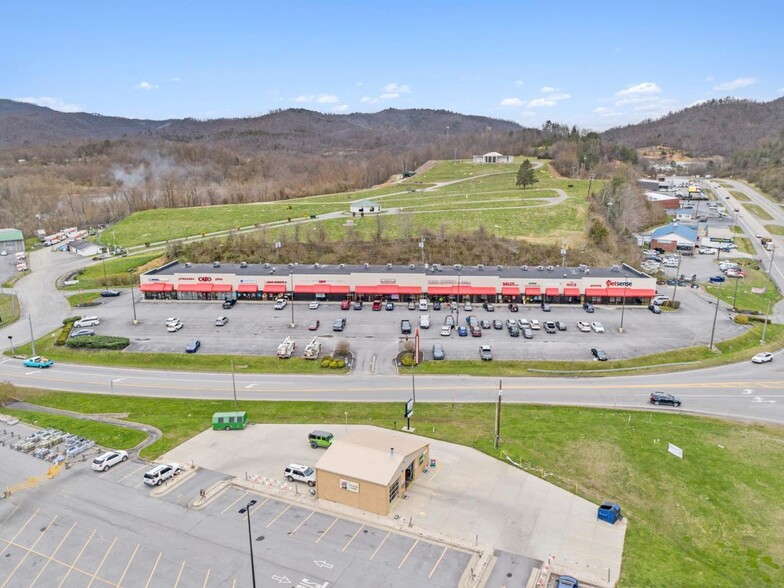 1875 N 25th St, Middlesboro, KY à louer - Photo du bâtiment - Image 3 de 11