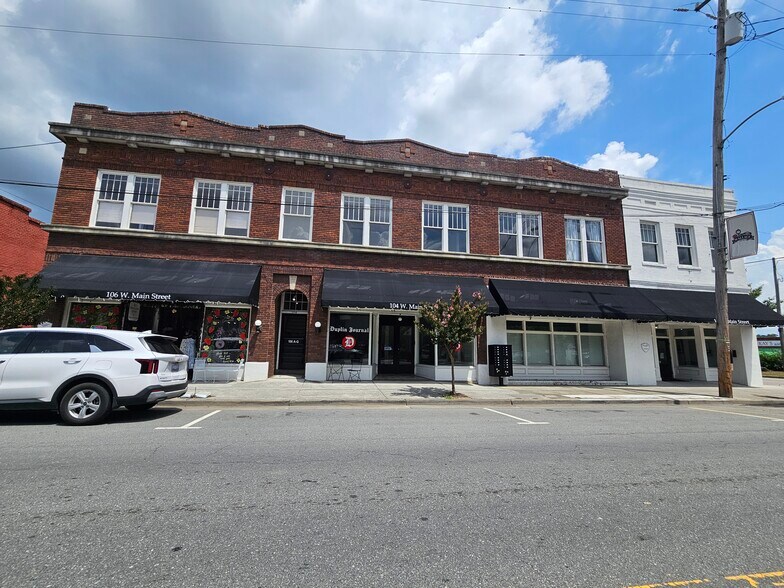104-106 W Main St, Wallace, NC for lease - Building Photo - Image 3 of 3