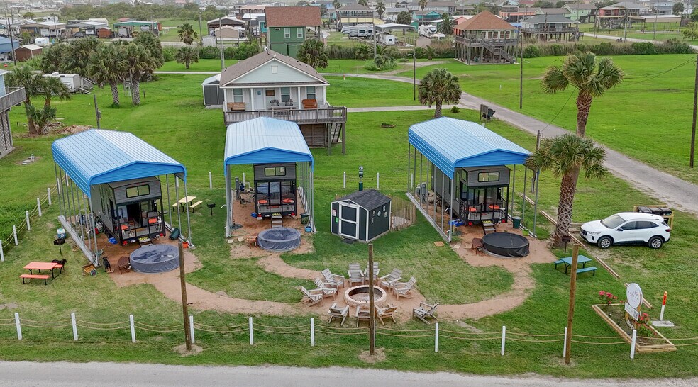 1845 Oleander, Crystal Beach, TX à vendre - Photo du bâtiment - Image 1 de 38