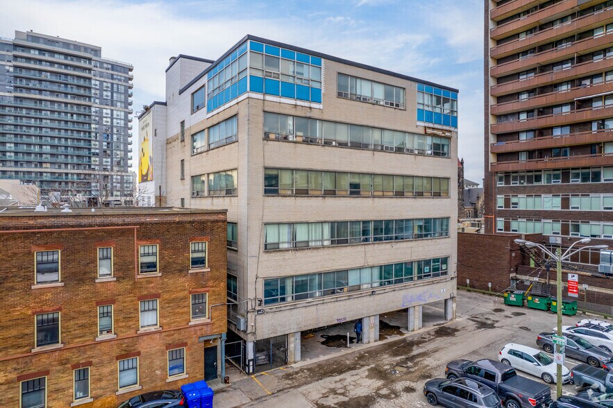 344 Bloor St W, Toronto, ON à louer - Photo du bâtiment - Image 2 de 4