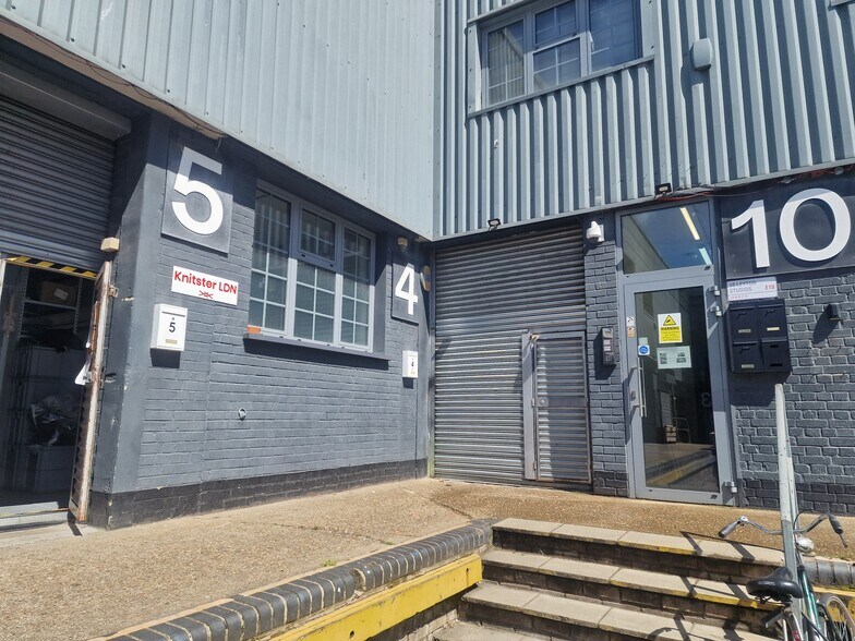 15 Argall Ave, Londres à louer - Photo du bâtiment - Image 2 de 14