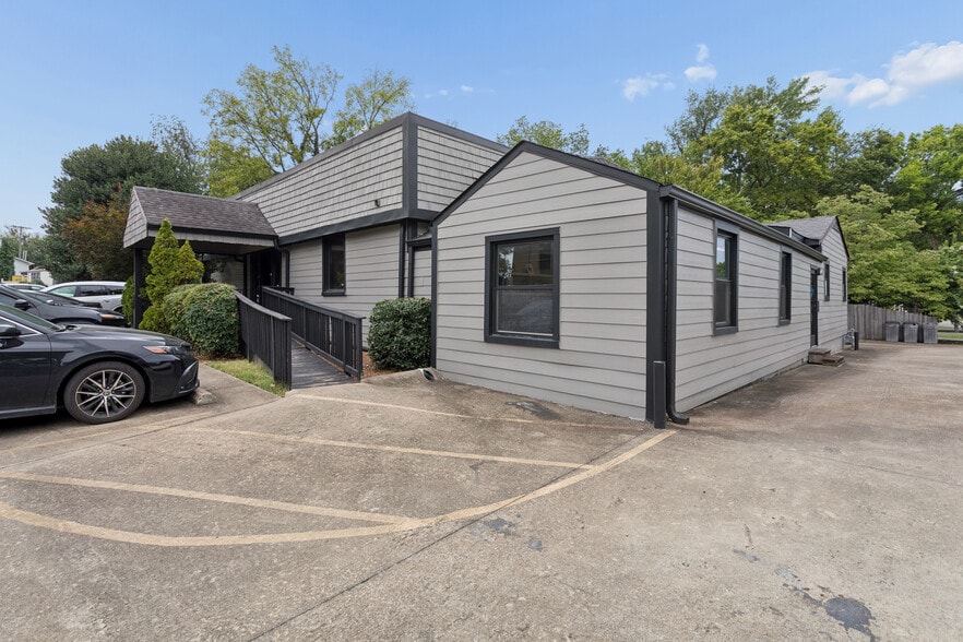 2817 Erica Pl, Nashville, TN for sale - Building Photo - Image 2 of 9