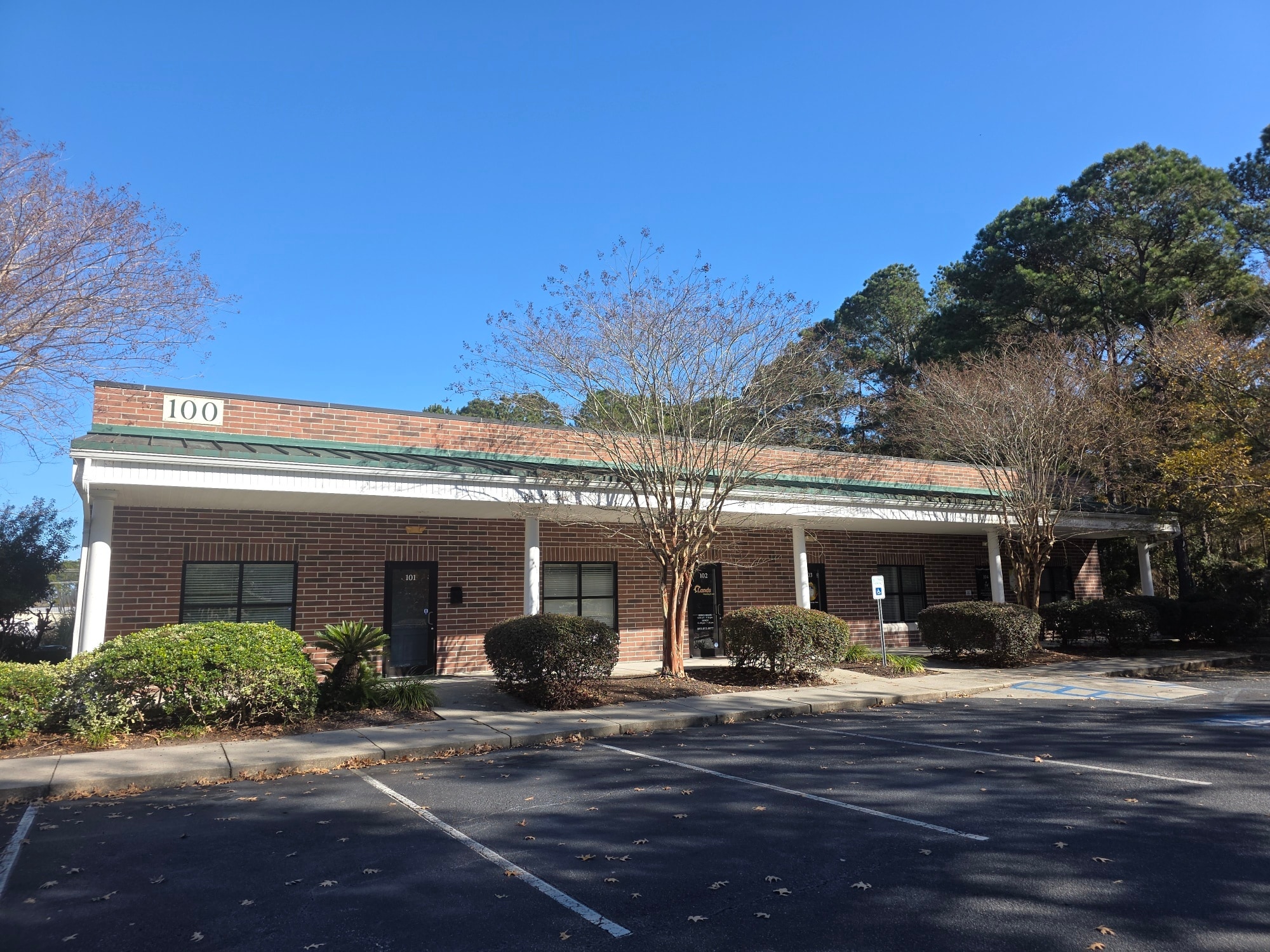 39 Persimmon St, Bluffton, SC for lease Primary Photo- Image 1 of 10