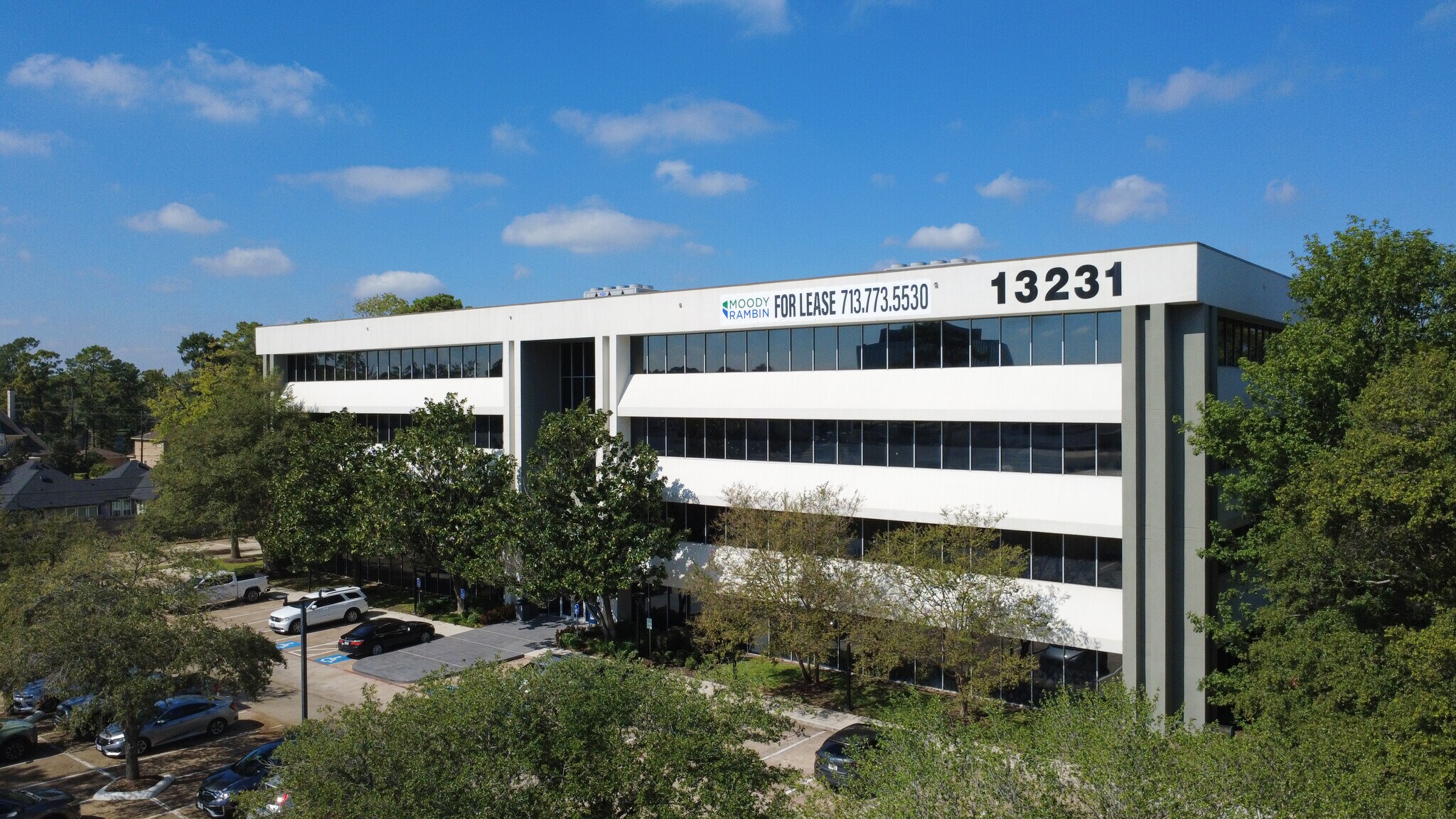 13231 Champion Forest Dr, Houston, TX à louer Photo principale- Image 1 de 10