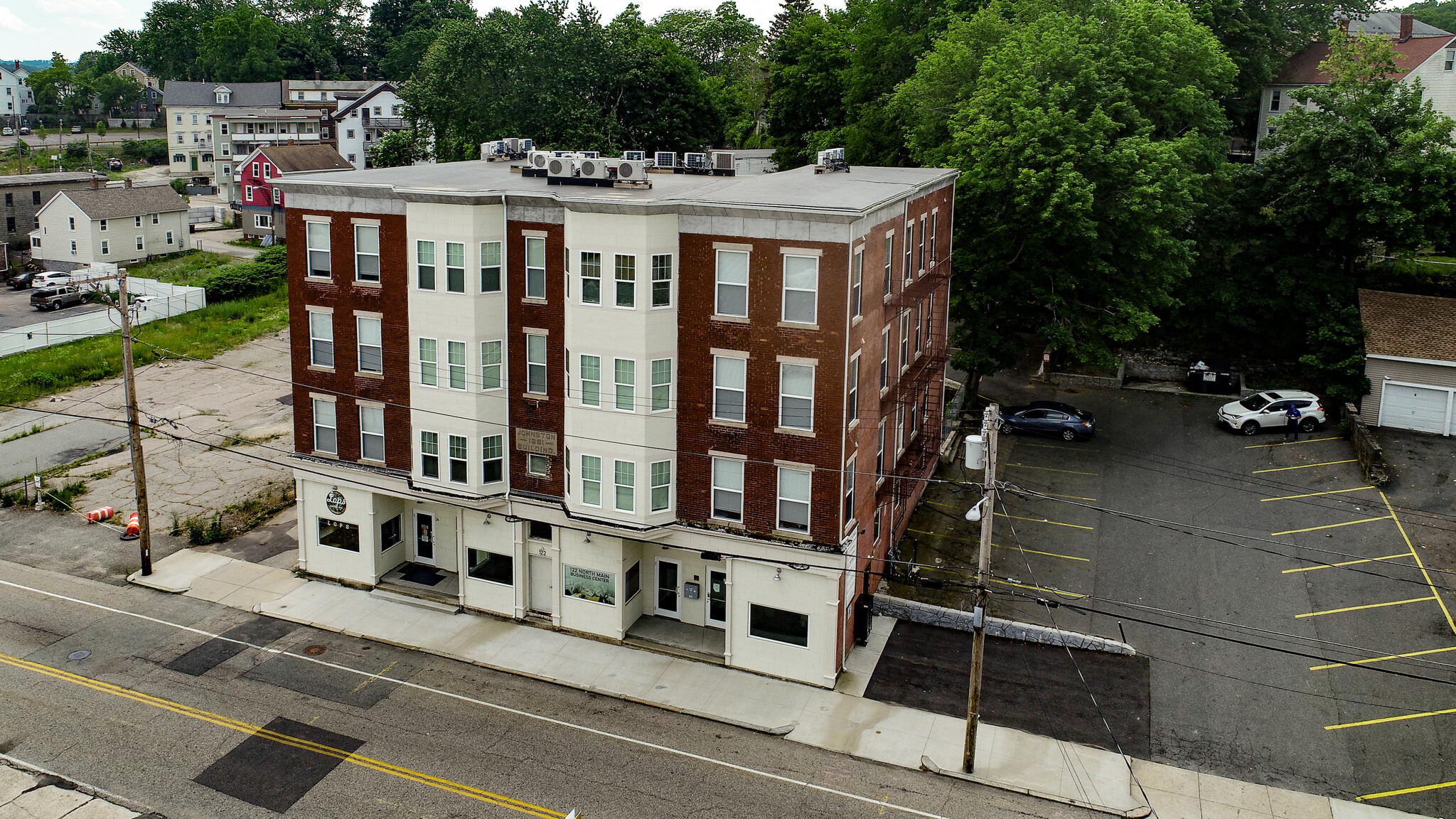 122 N Main St, Woonsocket, RI à vendre Photo du bâtiment- Image 1 de 1