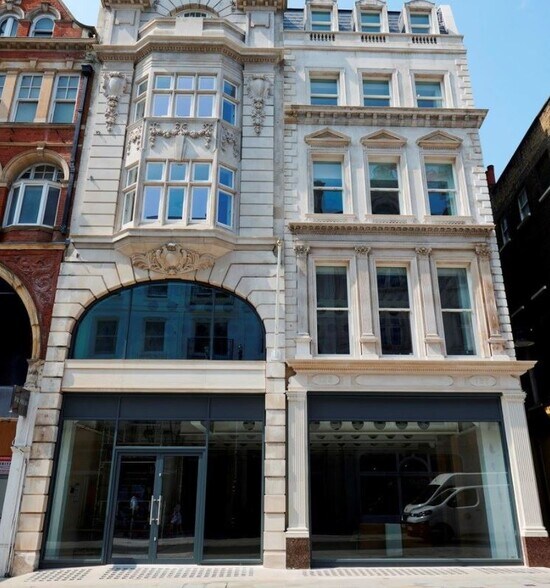 15 Lancashire Ct, Londres à louer - Photo du bâtiment - Image 2 de 3