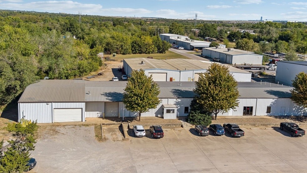 13800 S MacArthur Blvd portfolio of 4 properties for sale on LoopNet.ca - Building Photo - Image 2 of 12