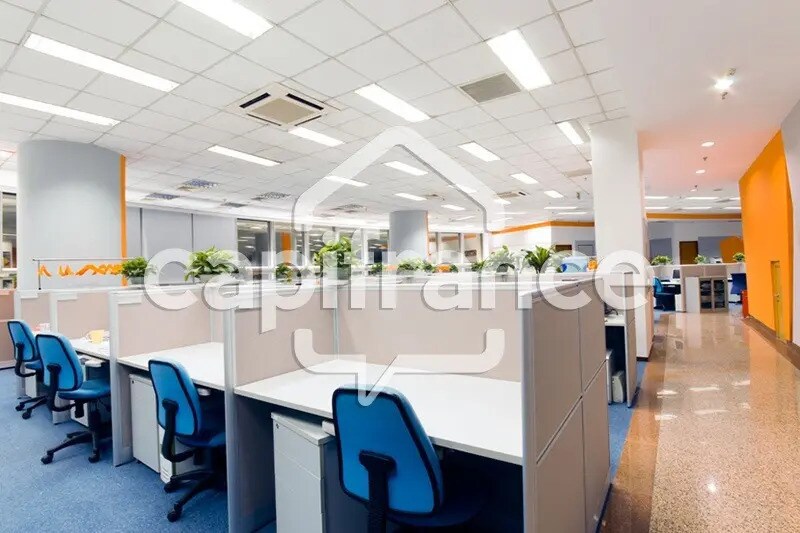 Office in Dardilly for lease Interior Photo- Image 1 of 5