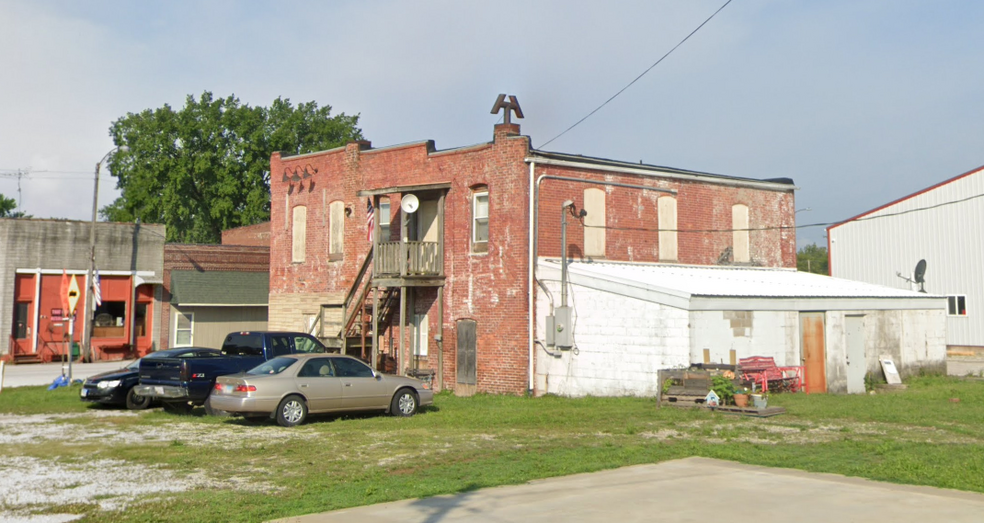 107 W Main St, Coffeen, IL for lease - Building Photo - Image 2 of 6