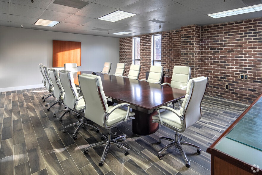 2560 Huntington Ave, Alexandria, VA for lease - Interior Photo - Image 3 of 25