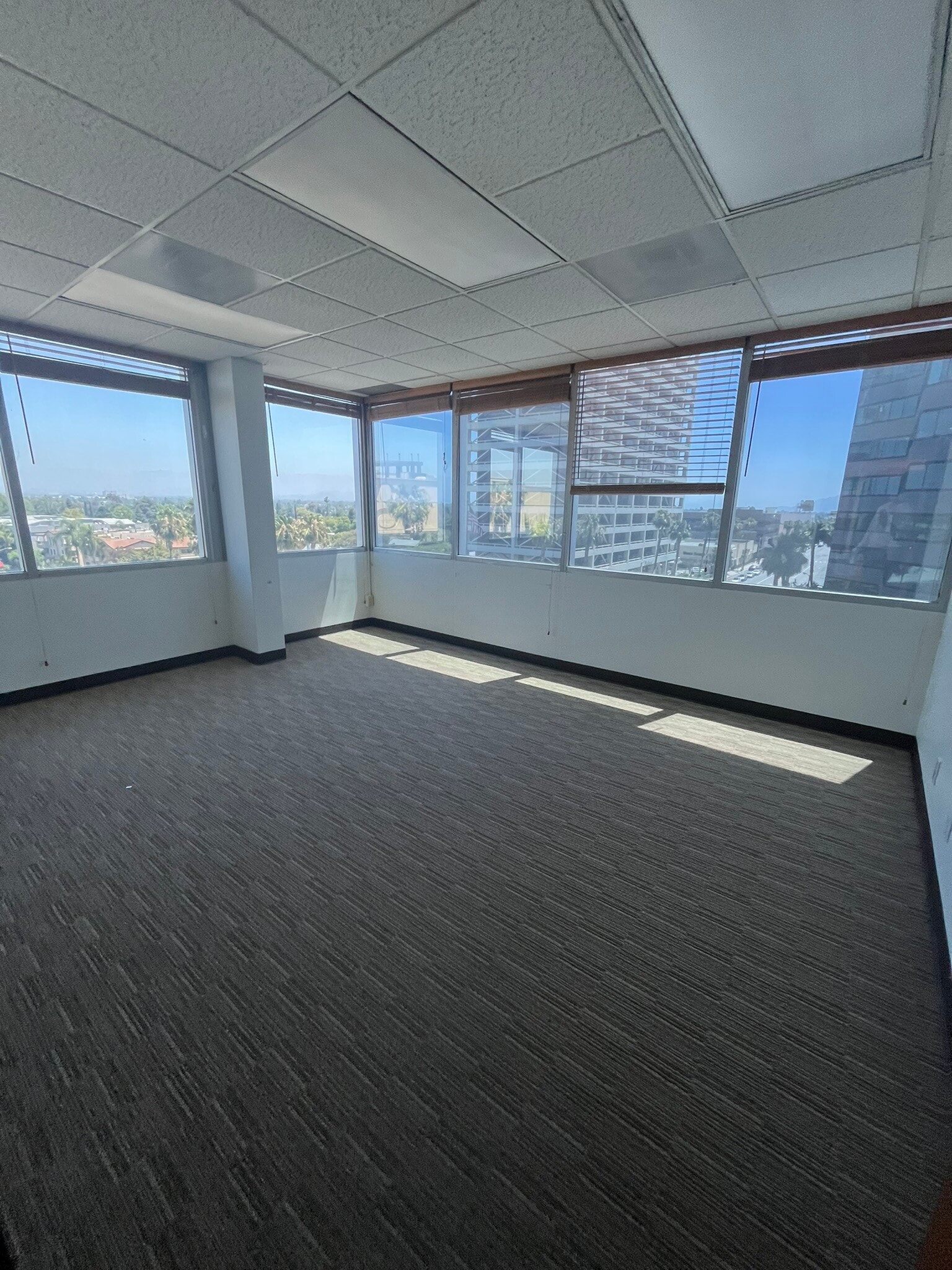 15300 Ventura Blvd, Sherman Oaks, CA for lease Interior Photo- Image 1 of 5