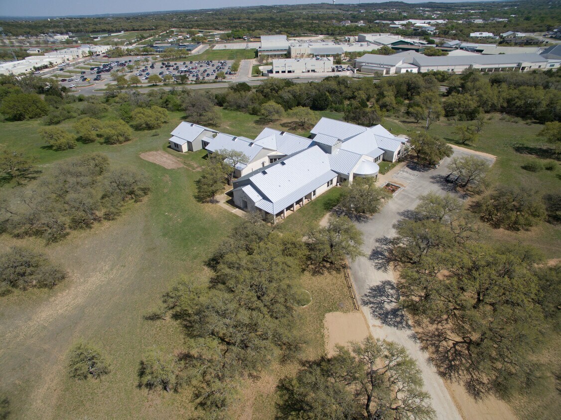 400 Old Highway 290, Dripping Springs, TX for lease Primary Photo- Image 1 of 28