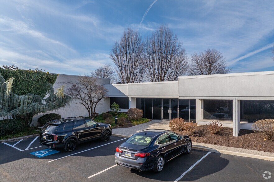 850 N Wyomissing Blvd, Wyomissing, PA à louer - Photo du bâtiment - Image 2 de 5