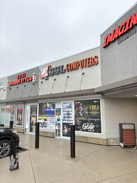 10233 Elbow Dr SW, Calgary, AB à louer - Photo du bâtiment - Image 2 de 9