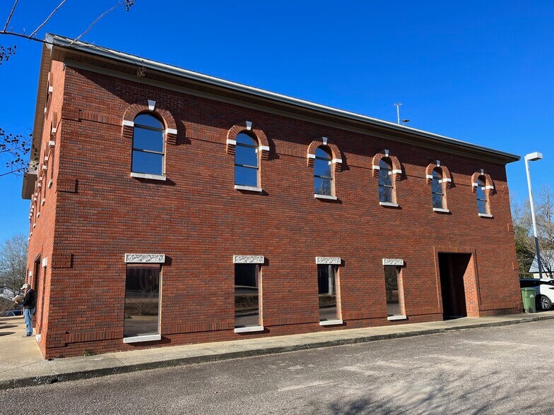 28 Veterans Memorial Pky, Lanett, AL à louer - Photo du bâtiment - Image 2 de 12