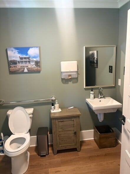 1100 Palm Blvd, Isle Of Palms, SC for lease - Building Photo - Image 3 of 23