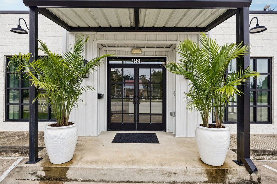 4521 N Main St, Houston, TX à louer - Photo du bâtiment - Image 2 de 20