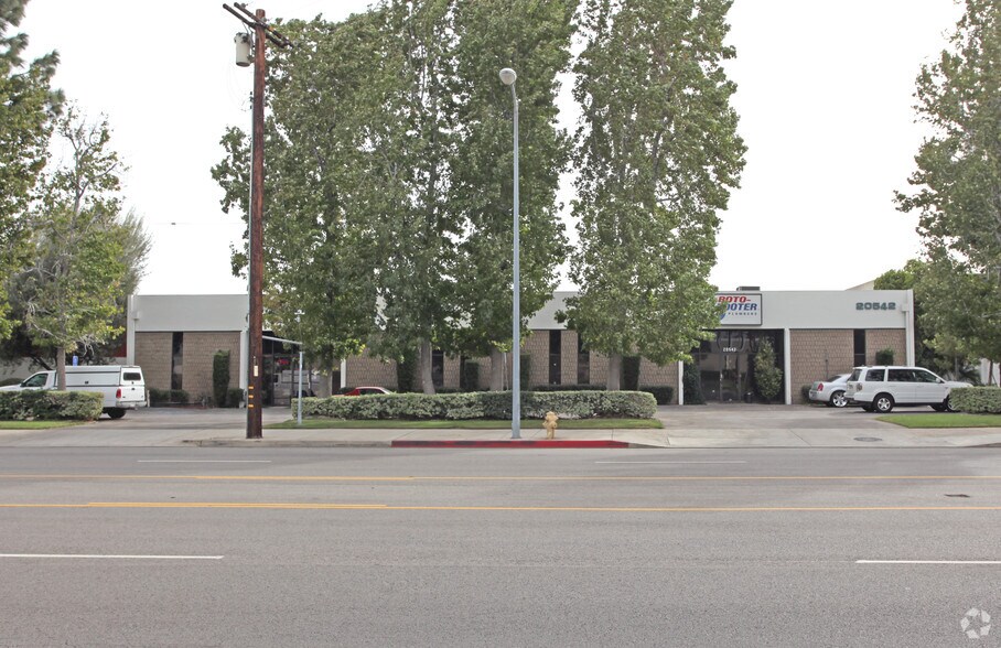 20536-20542 Plummer St, Chatsworth, CA à louer - Photo du bâtiment - Image 2 de 8