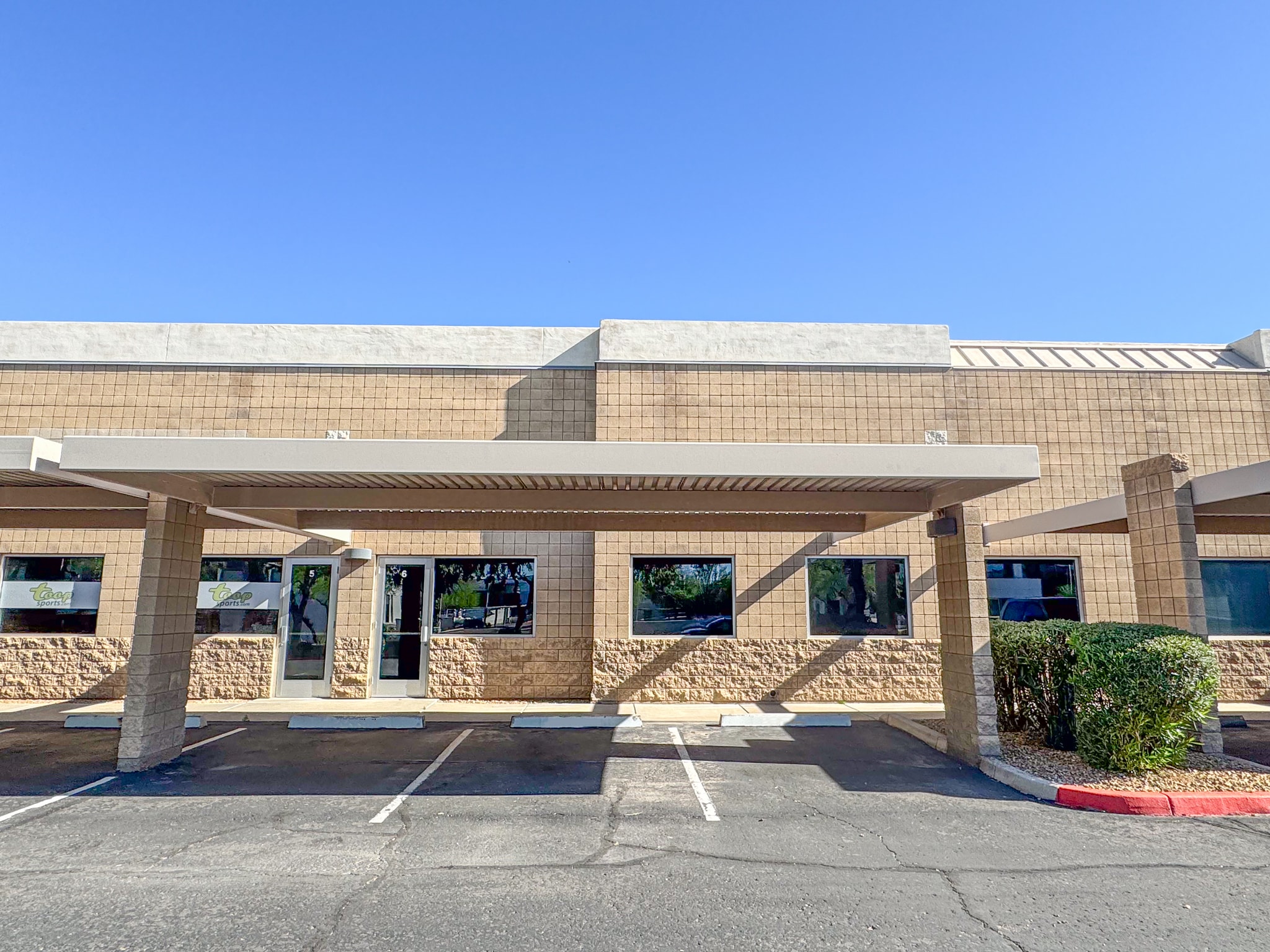 16055 N Dial Blvd, Scottsdale, AZ for lease Primary Photo- Image 1 of 14