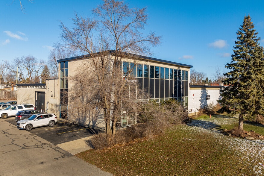 271 Av Labrosse, Pointe-claire, QC for lease - Building Photo - Image 1 of 4