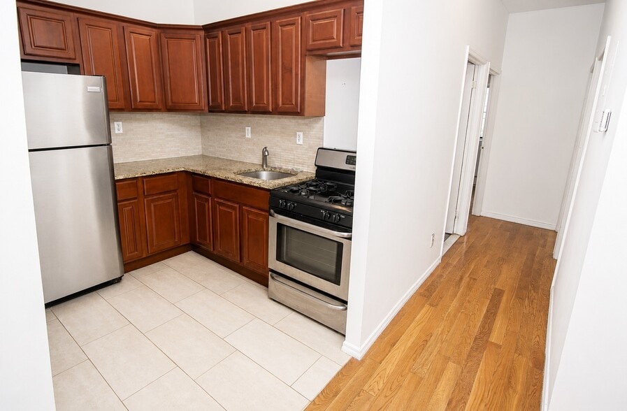 177 Moffat St, Brooklyn, NY for sale - Building Photo - Image 3 of 17