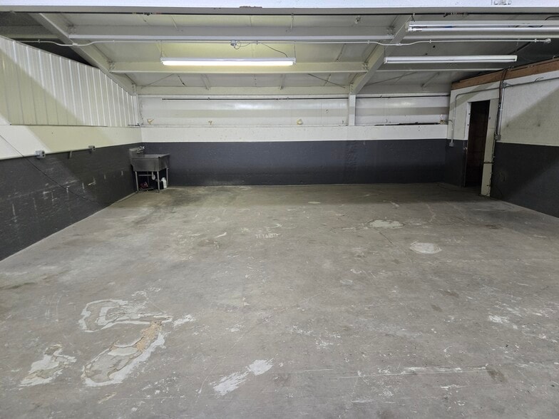 4406 New Haven Ave, Fort Wayne, IN for lease - Interior Photo - Image 2 of 7