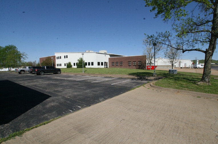 260 Bennett Dr, Pulaski, TN for lease - Building Photo - Image 3 of 14