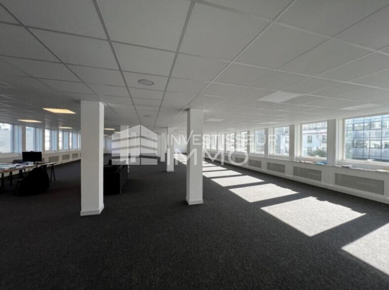 Bureau dans Levallois Perret à louer - Photo du bâtiment - Image 3 de 4