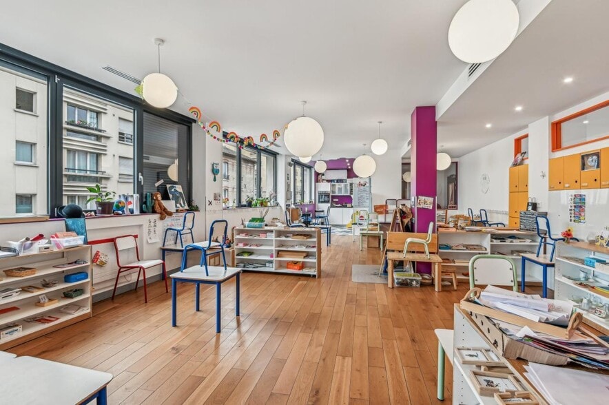 Office in Saint-Ouen-sur-Seine for sale - Building Photo - Image 2 of 15