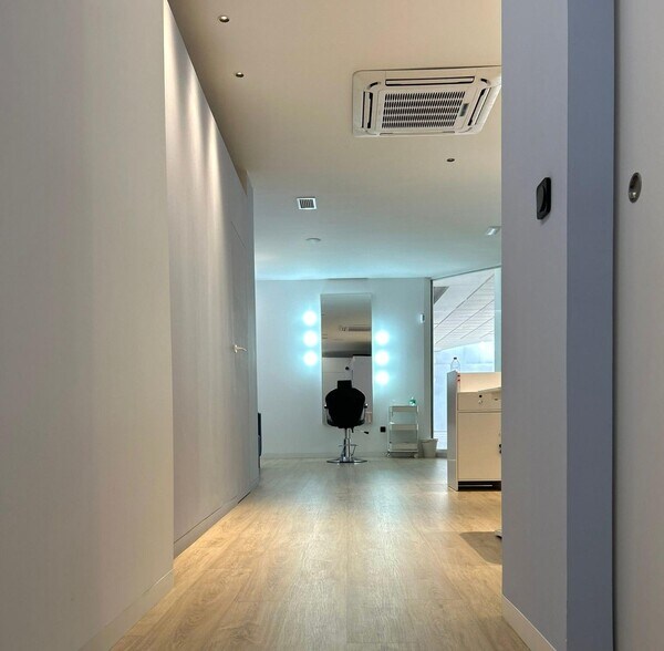 Retail in València for lease - Interior Photo - Image 3 of 16