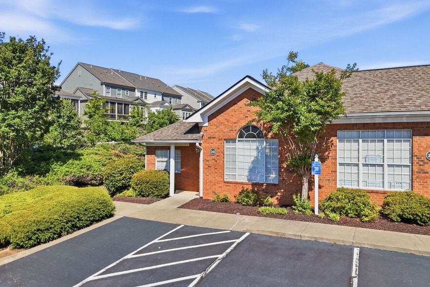 234-242 Creekstone Rdg, Woodstock, GA à louer - Photo du bâtiment - Image 3 de 20
