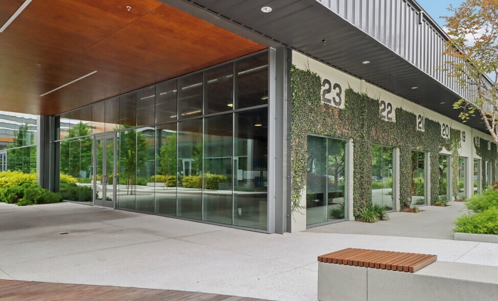 13031 W Jefferson Blvd, Los Angeles, CA à louer - Photo du bâtiment - Image 2 de 18