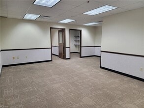 1225 Woodlawn Ave, Cambridge, OH for lease Interior Photo- Image 2 of 6