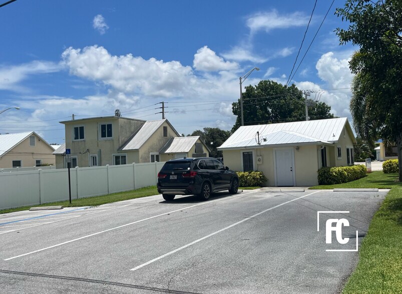 945 SW Martin Downs Blvd, Palm City, FL à louer - Photo du bâtiment - Image 3 de 4