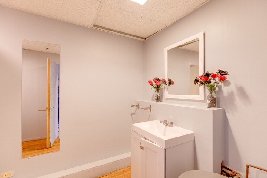 1000 N Halsted St, Chicago, IL for lease - Interior Photo - Image 3 of 37