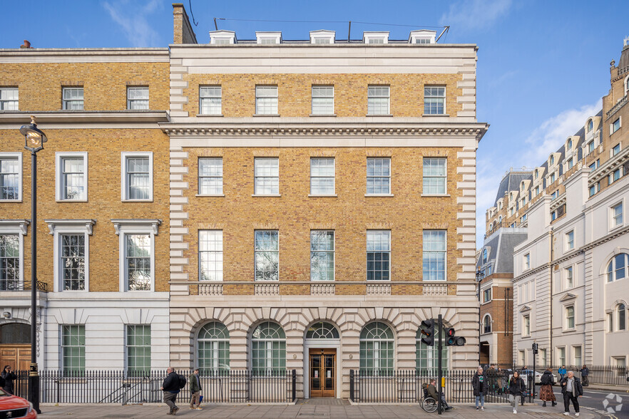 9 Cavendish Sq, London à louer - Photo du bâtiment - Image 2 de 7