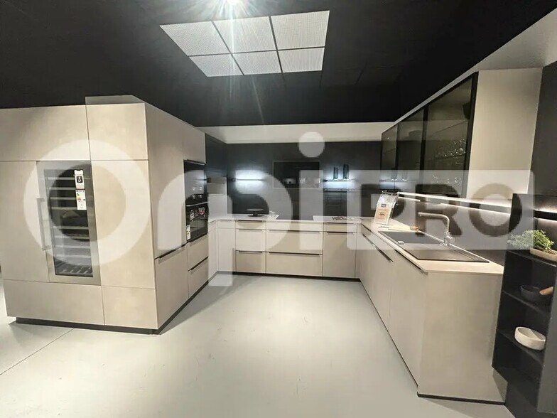 Retail in Anse for lease - Interior Photo - Image 3 of 4