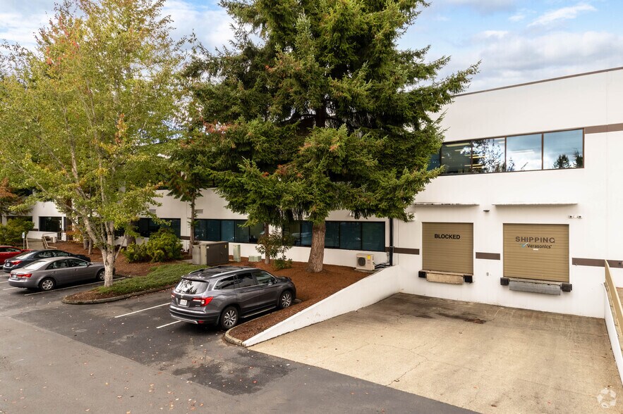 11335 NE 122nd Way, Kirkland, WA à louer - Photo du bâtiment - Image 2 de 3