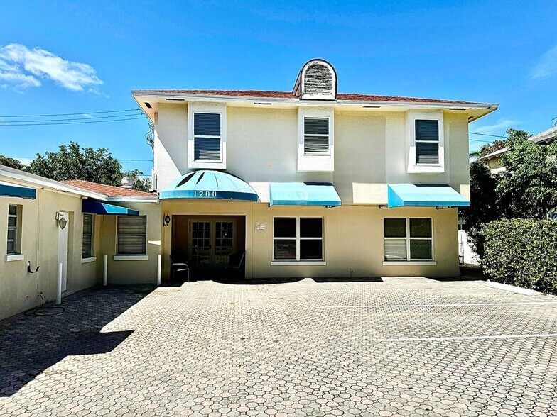 1200 Surf Rd, Riviera Beach, FL à vendre - Photo du bâtiment - Image 3 de 11