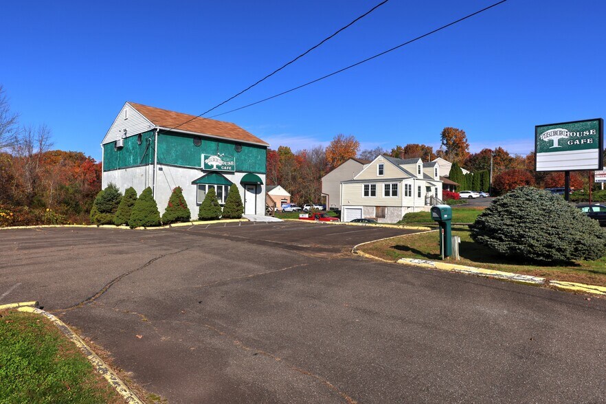 399 Wolcott Rd, Wolcott, CT à vendre - Photo du bâtiment - Image 1 de 48
