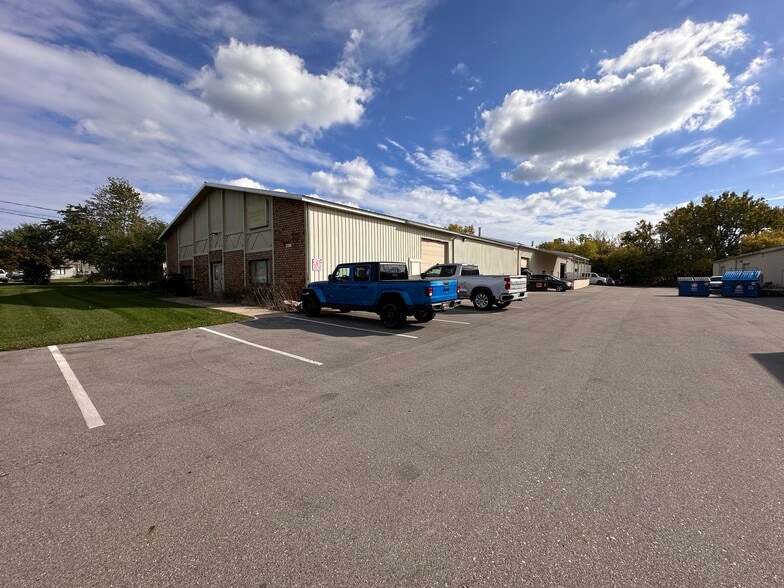 3500 3 Mile Rd NW, Grand Rapids, MI for lease - Building Photo - Image 1 of 7