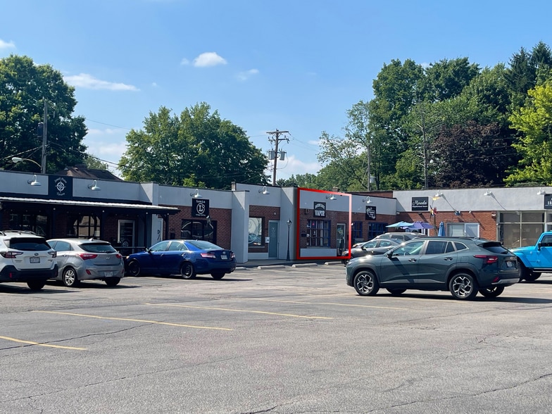1945-1963 W Market St, Akron, OH for lease - Building Photo - Image 1 of 3
