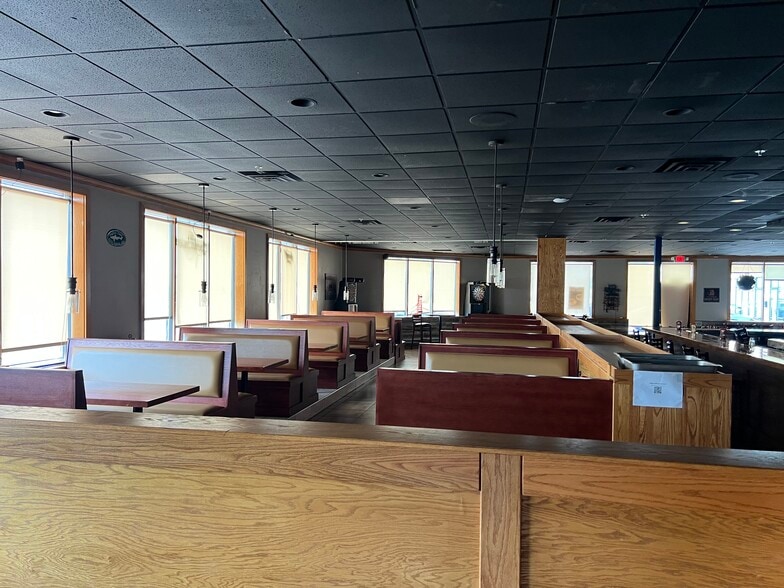 1900-1940 E County Road D, Saint Paul, MN for lease - Building Photo - Image 2 of 16