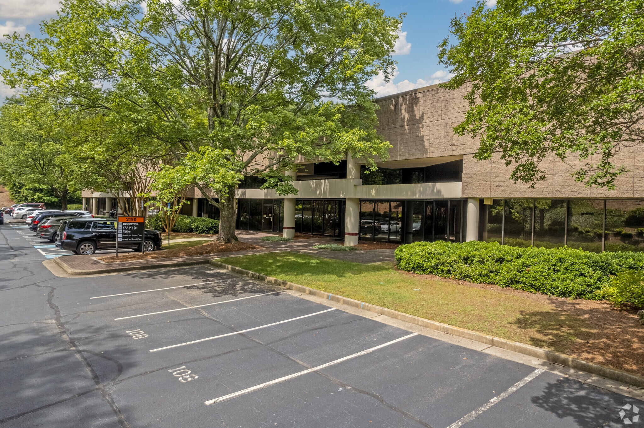 2150 Newmarket Pky SE, Marietta, GA à louer Photo principale- Image 1 de 7