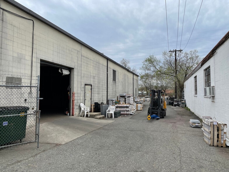 985 E Linden Ave, Linden, NJ for lease - Building Photo - Image 3 of 8